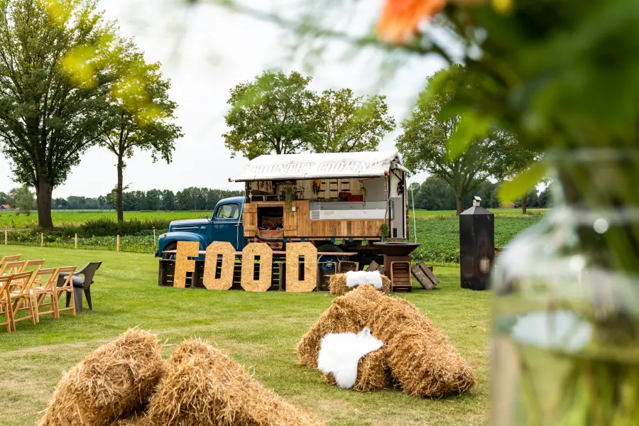 TUINFEEST MET FOODTRUCK, TENT EN STIJL