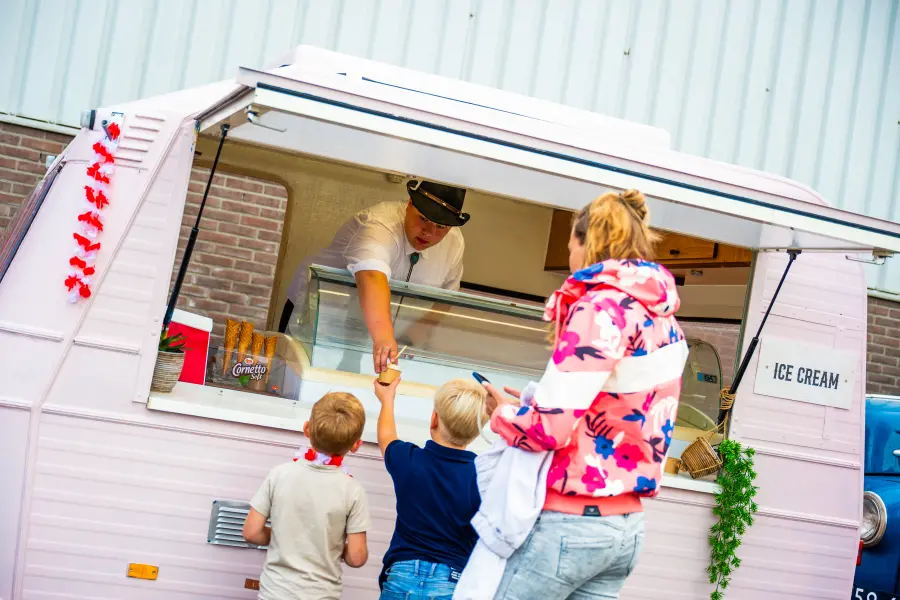 BORREL MET KARAKTER, EN EEN VLEUGJE ZON